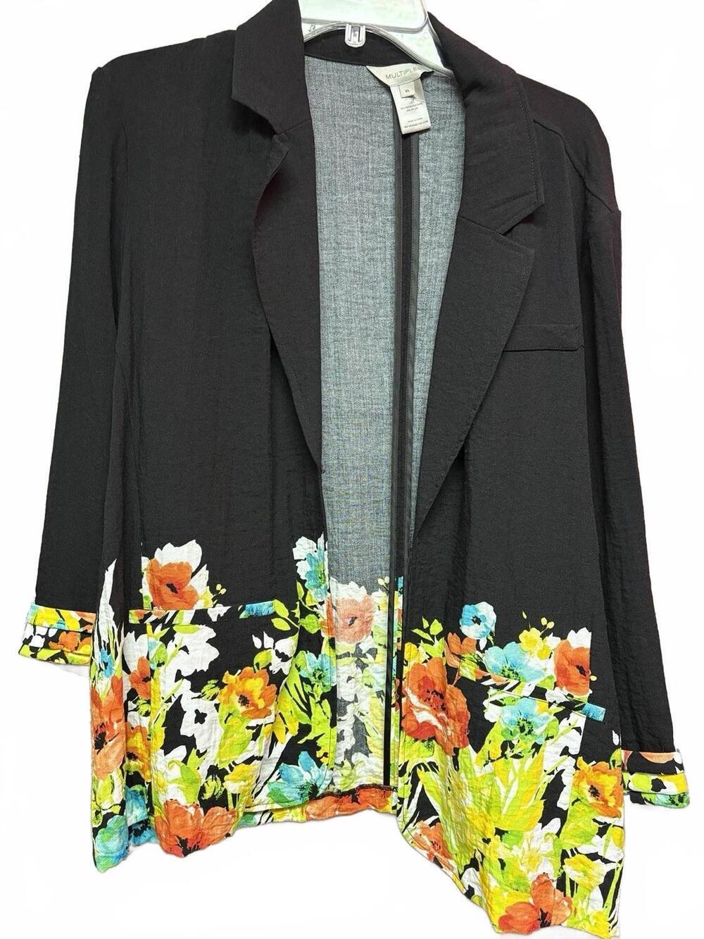 NEW MULTIPLES women's floral top in black / multi